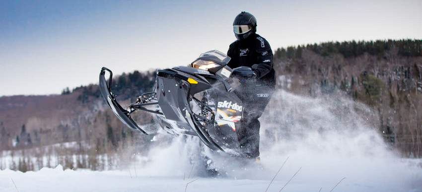 Choosing a Good Snowmobile for Tricks