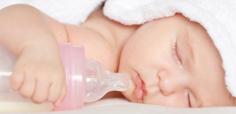 baby sleeps with a bottle