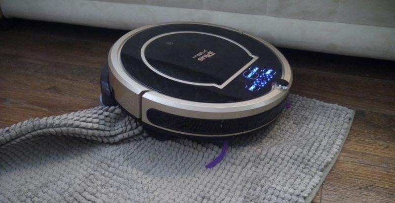 The operation of the robot vacuum cleaner iPlus x600pro PetSeries