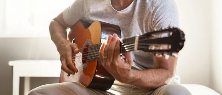 Choisir une bonne guitare acoustique